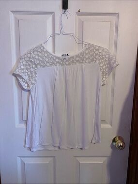 Forever21 girls Women's White Lace Short Sleeve Top